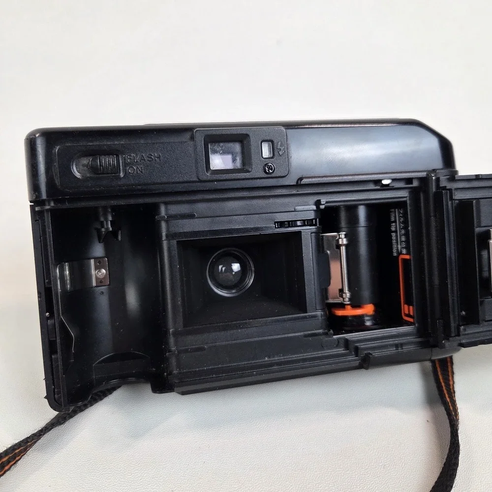 Canon Sure Shot Vintage 35mm Film Camera 38mm f/2.8 - Powers On - Picture 10 of 15